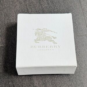 Burberry Children Shoe Box - White with Gold Crest